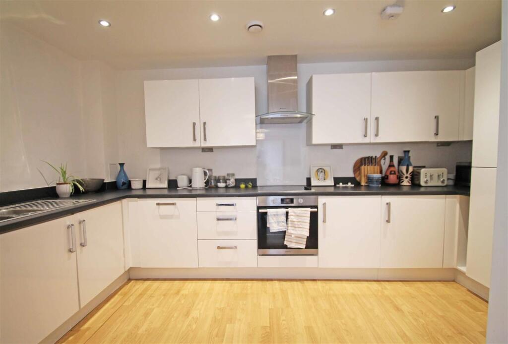 Apartment in Brighton - View 5