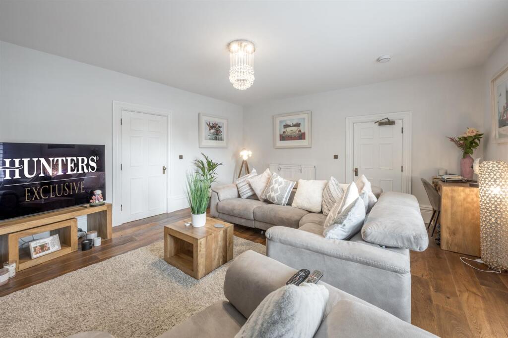 Broadfield House, Kingswinford, DY6 9NS photo 4