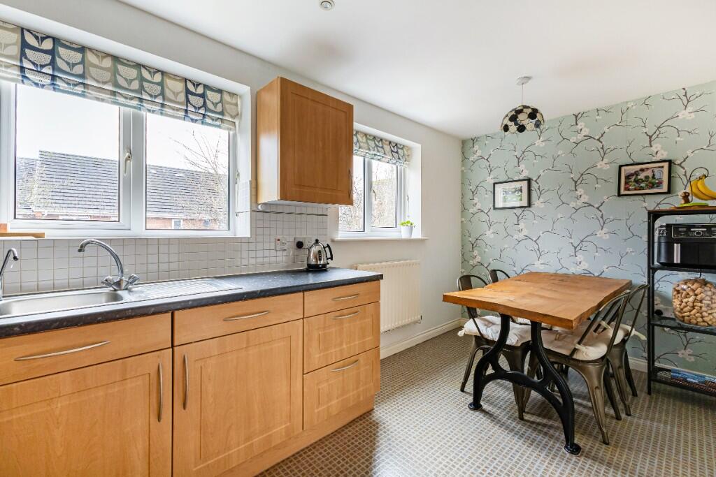 The Oaks, Newbury, Berkshire, RG14 7UX photo 4