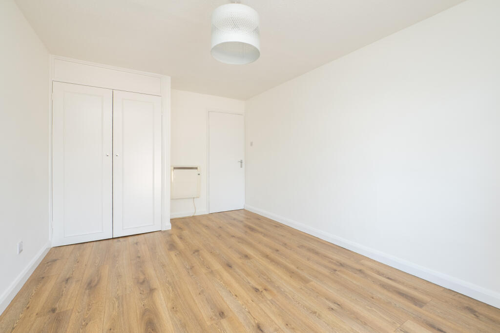 Apartment in Sutton - More