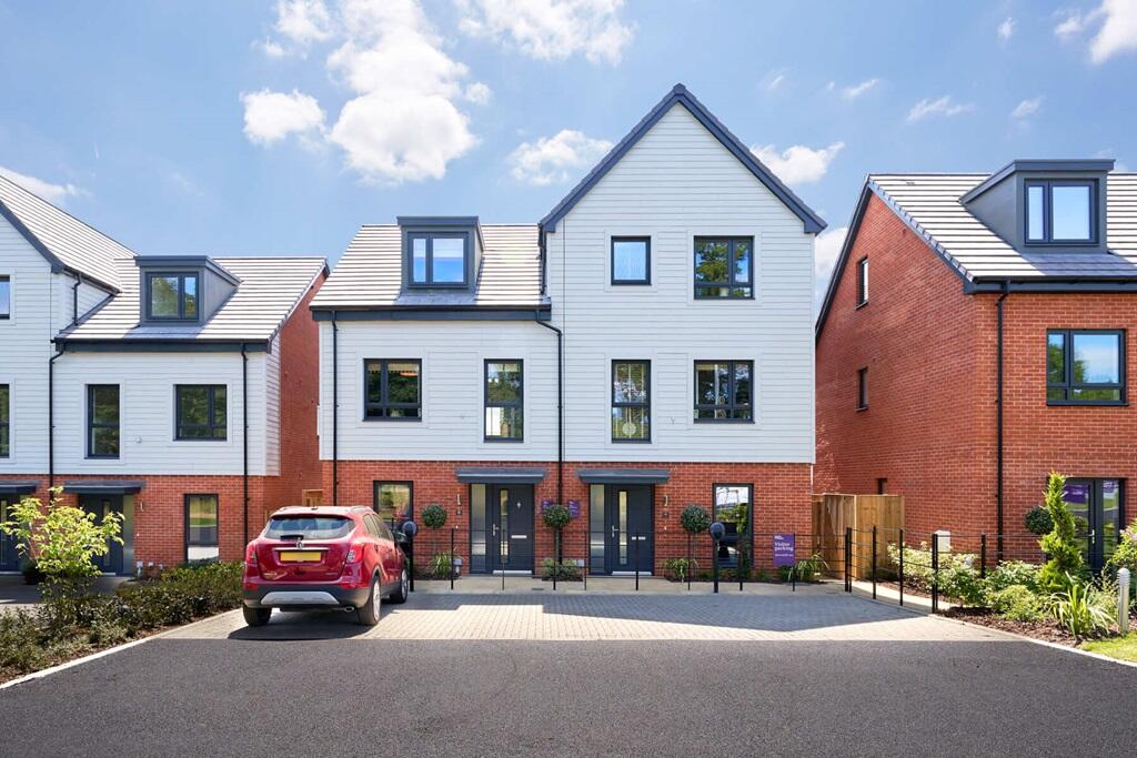 Harvest Hill Road, Maidenhead, 
Berkshire,
SL6 2QP photo 2