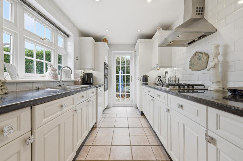 House in Epping Forest, Buckhurst Hill - View 4
