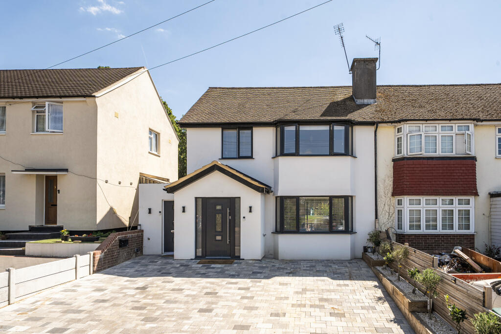 Main image of property: Broomfield Rise, Abbots Langley, Hertfordshire