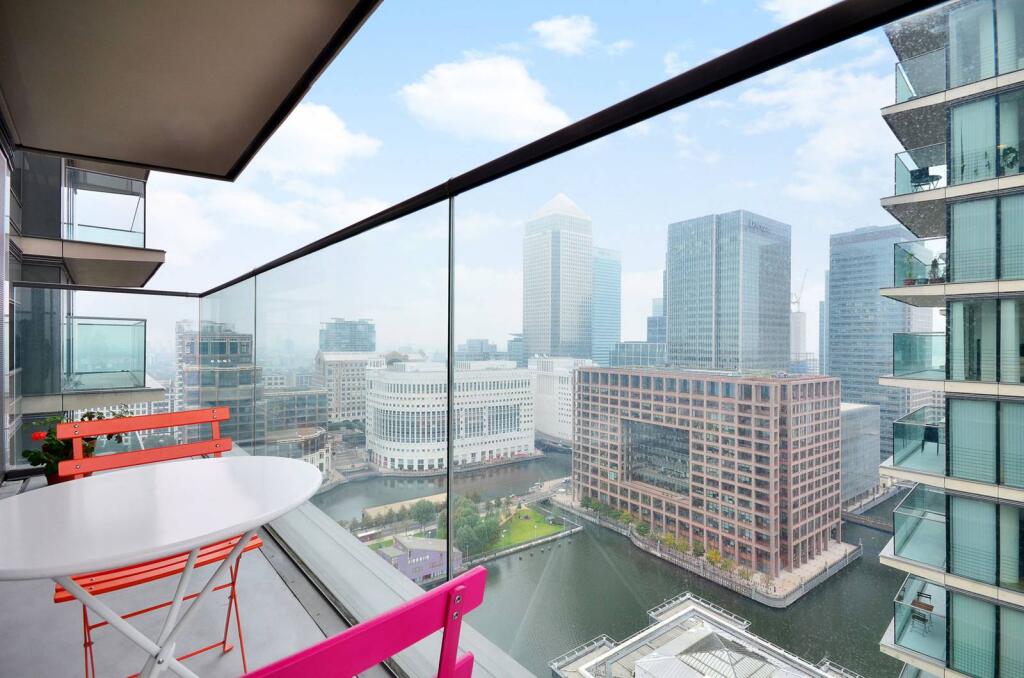 Landmark West Tower, Canary Wharf, London, E14 photo 3