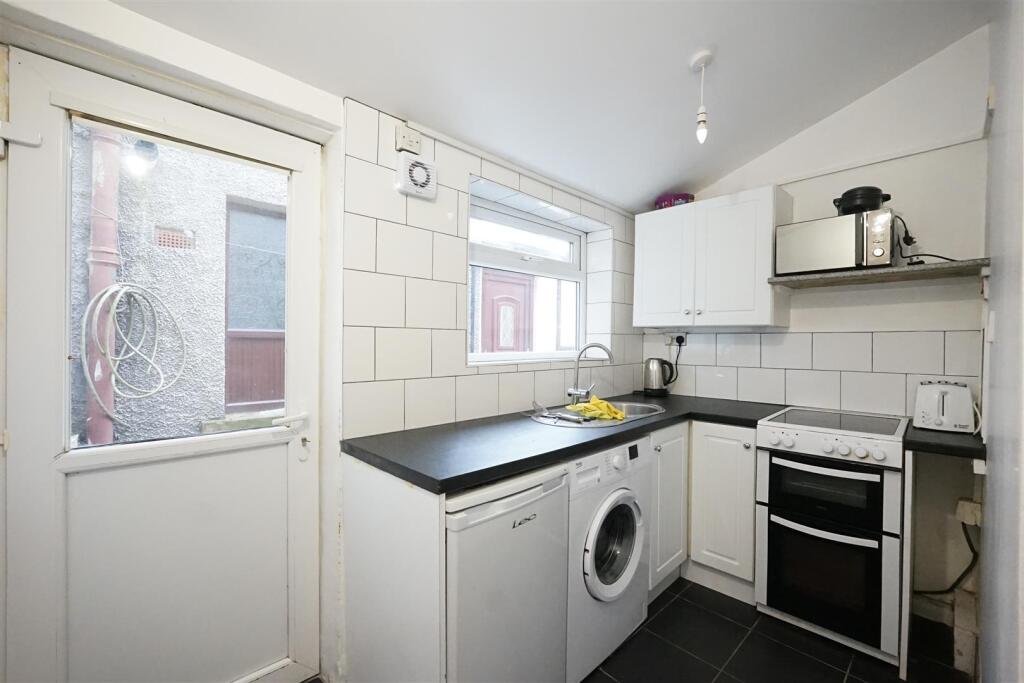 Apartment in Lancaster, Dalton Town with Newton - View 4