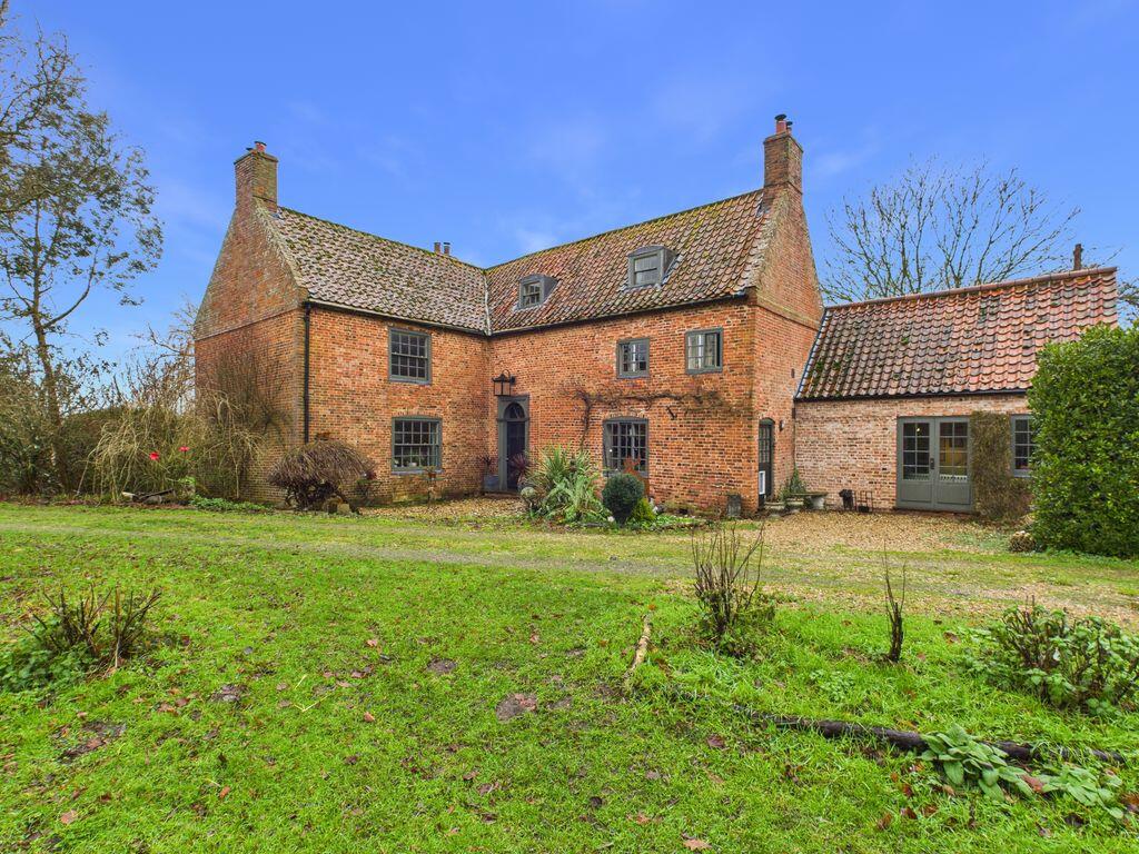 Main image of property: Kingthorpe Manor Farm, in 1.67 acres (sts)