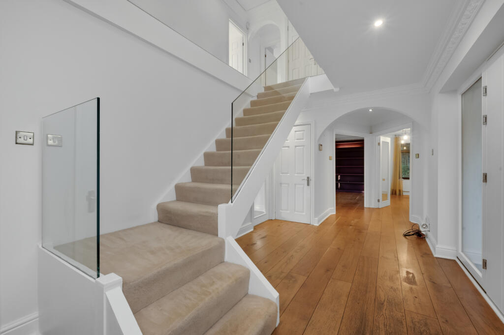 House in Guildford - View 4