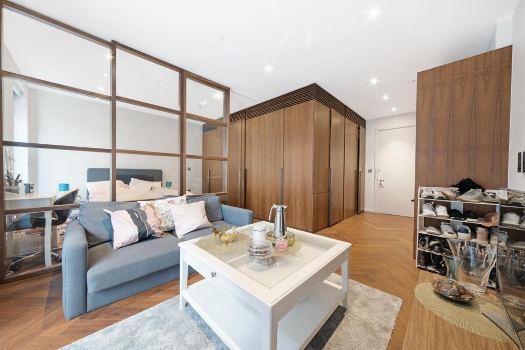 Studio flat on Capital Building, Embassy Gardens, Nine Elms, SW11, £530,000