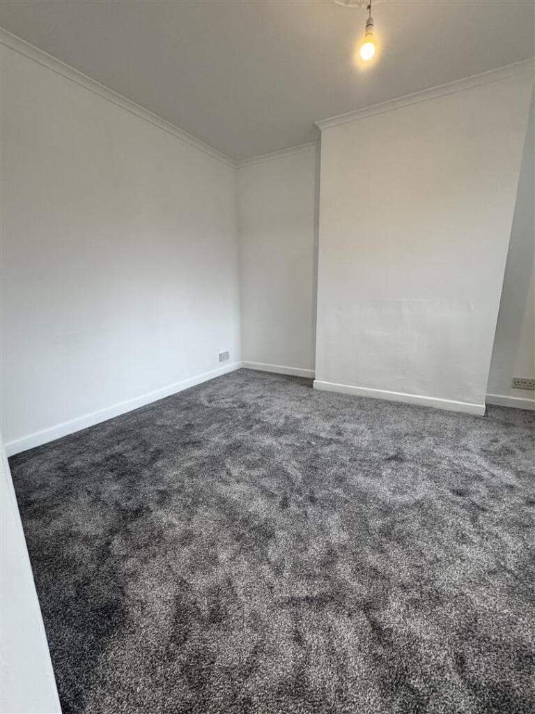 Apartment in Southend-on-Sea, Essex - View 3