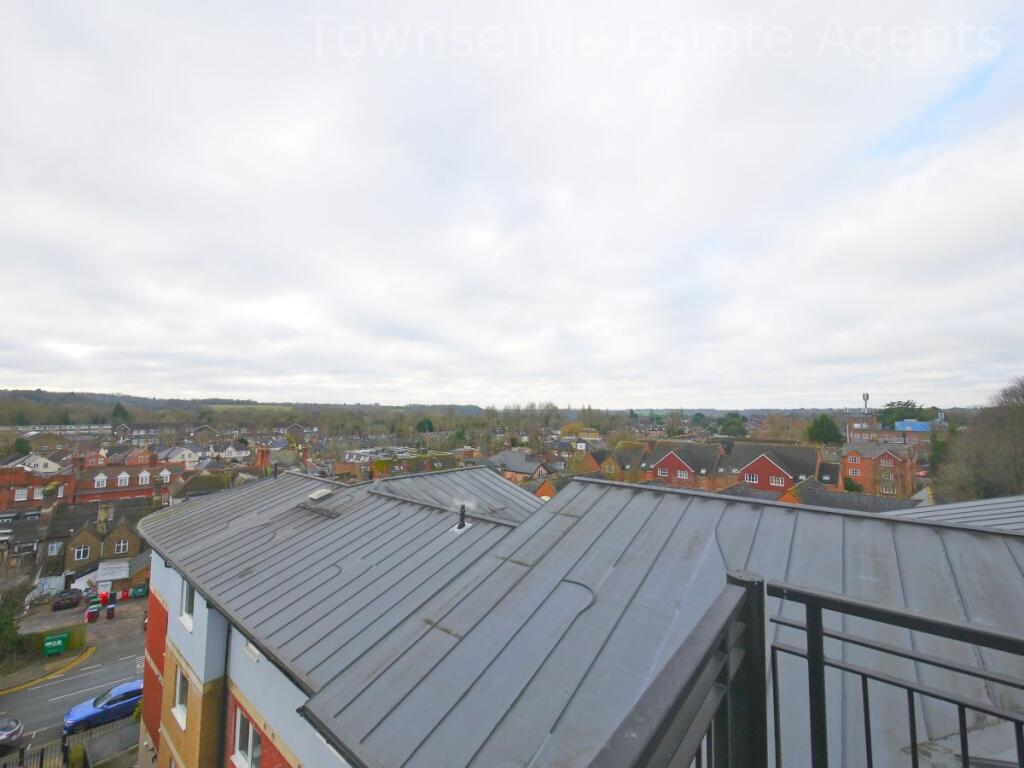 Apartment in Watford - View 5