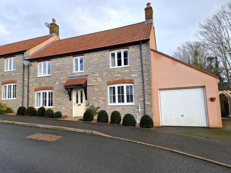 Main image of property: Hillcrest Gardens, Exmouth, EX8 4FE