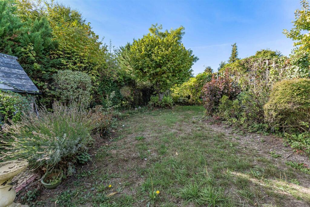 House in Sutton - More