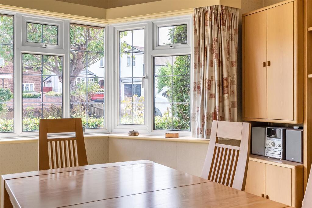 House in Epsom and Ewell, Stoneleigh - More
