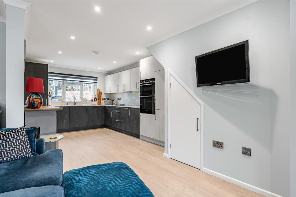 House in Hemel Hempstead, Worminghall - More