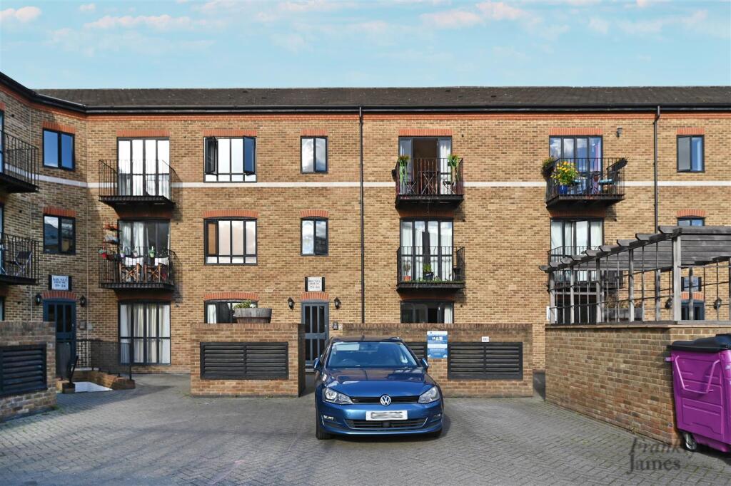 Apartment in London, Burrells Wharf, Isle of Dogs - View 2