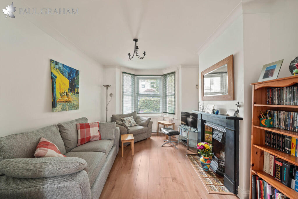House in Sutton - More