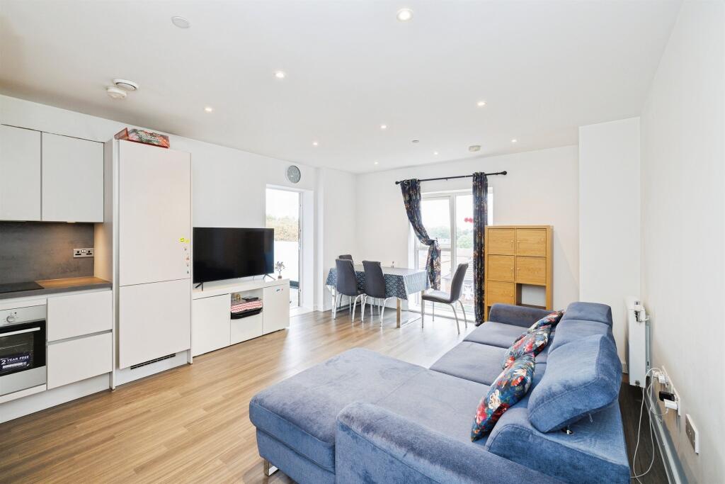 Apartment in Three Rivers, Watford Rural - More