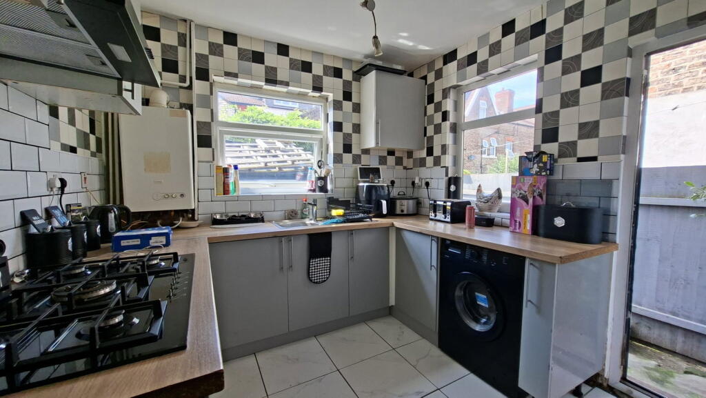 House in Wirral, Liverpool City Region - View 4