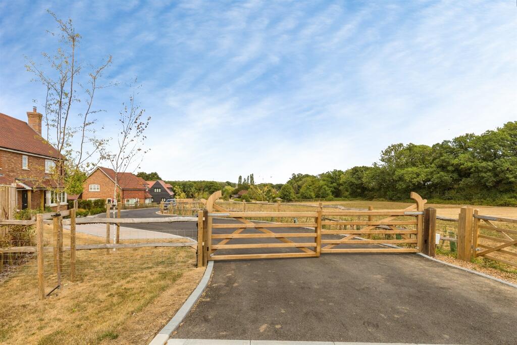 House in Chichester, Wisborough Green - View 3