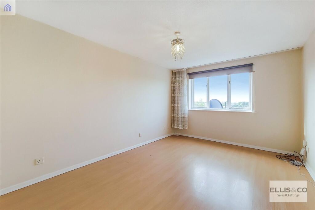 Apartment in Enfield - View 4