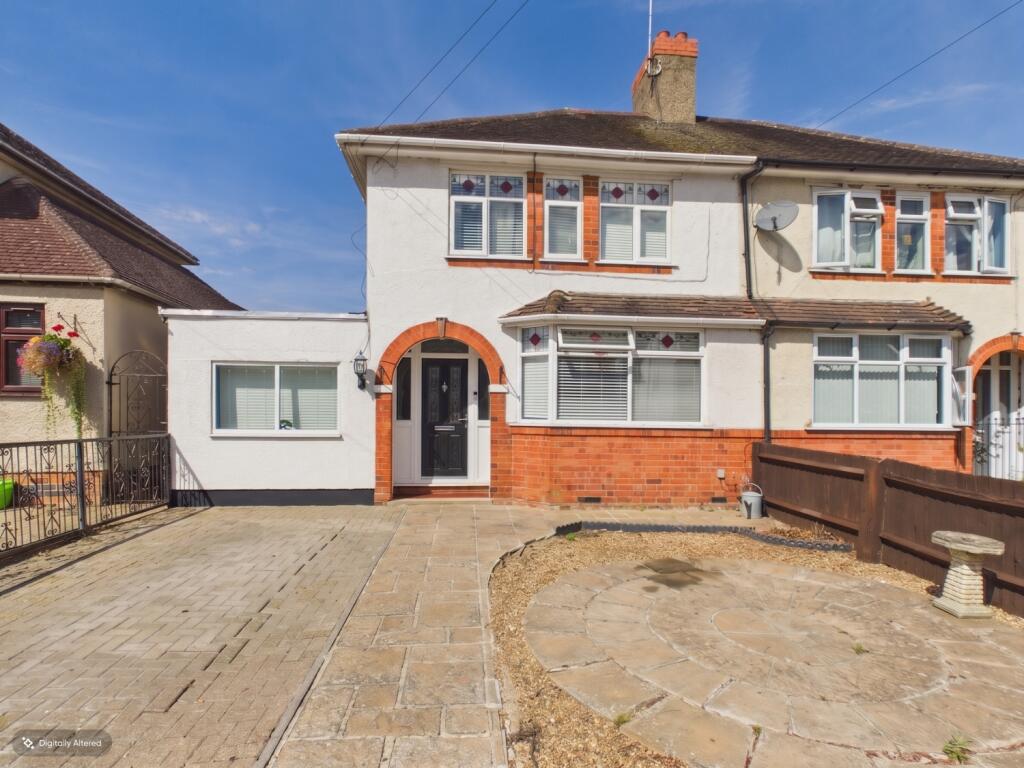 3-bed semi-detached on Briar Hill Walk, Northampton, Northamptonshire, NN4, £300,000
