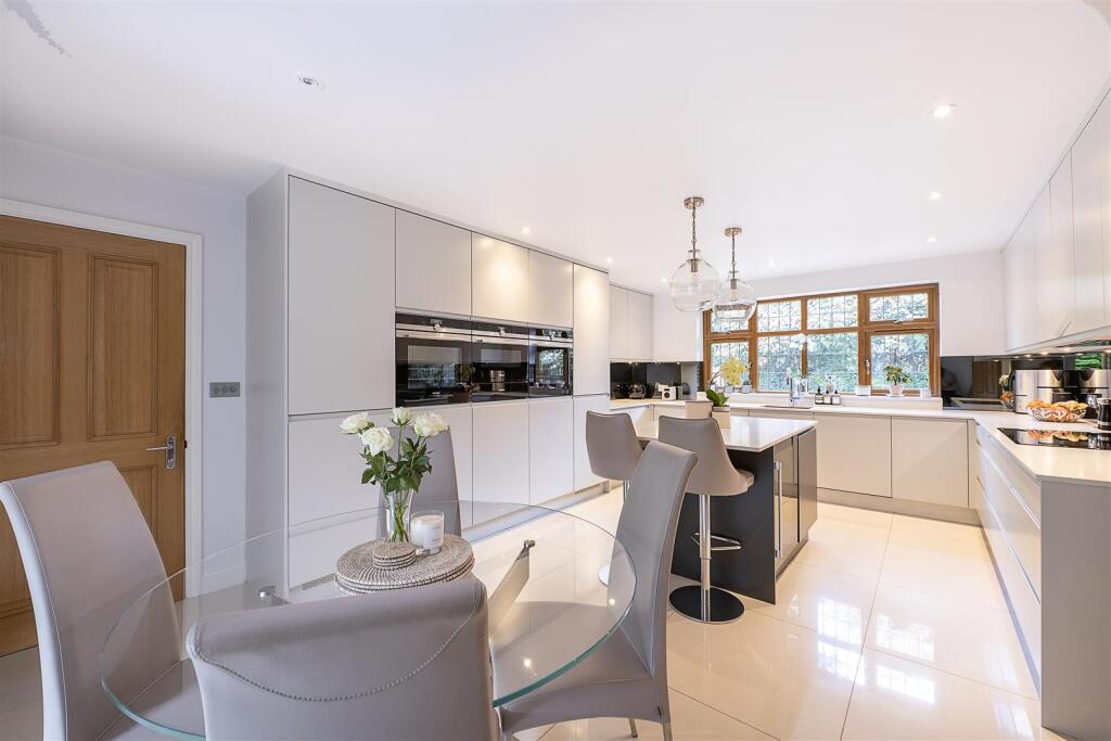 Broad Oaks Close, Harpenden photo 2