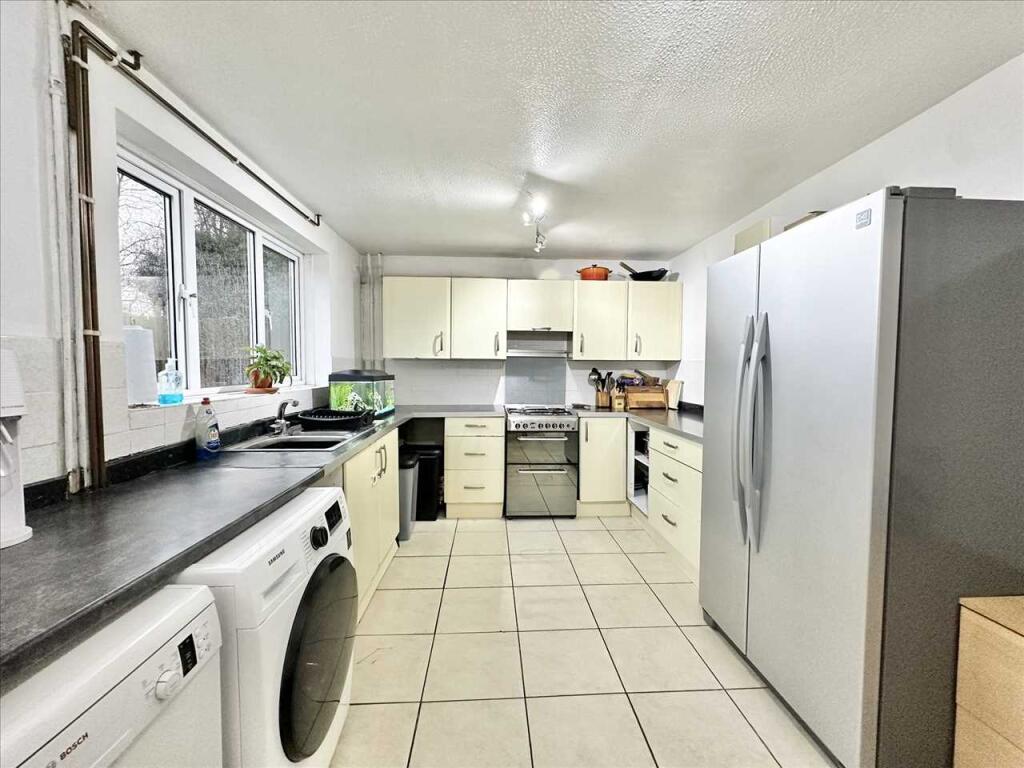 House in Nottingham, Clifton - View 5