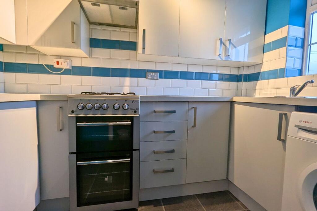 Cliffe Park Crescent, Leeds photo 3