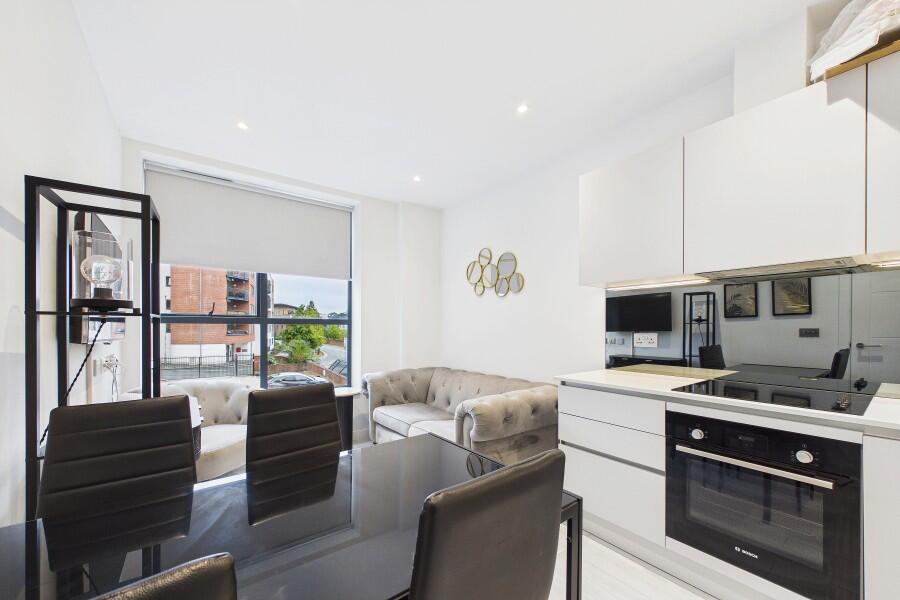 Apartment in Surrey Heath, Surrey - More