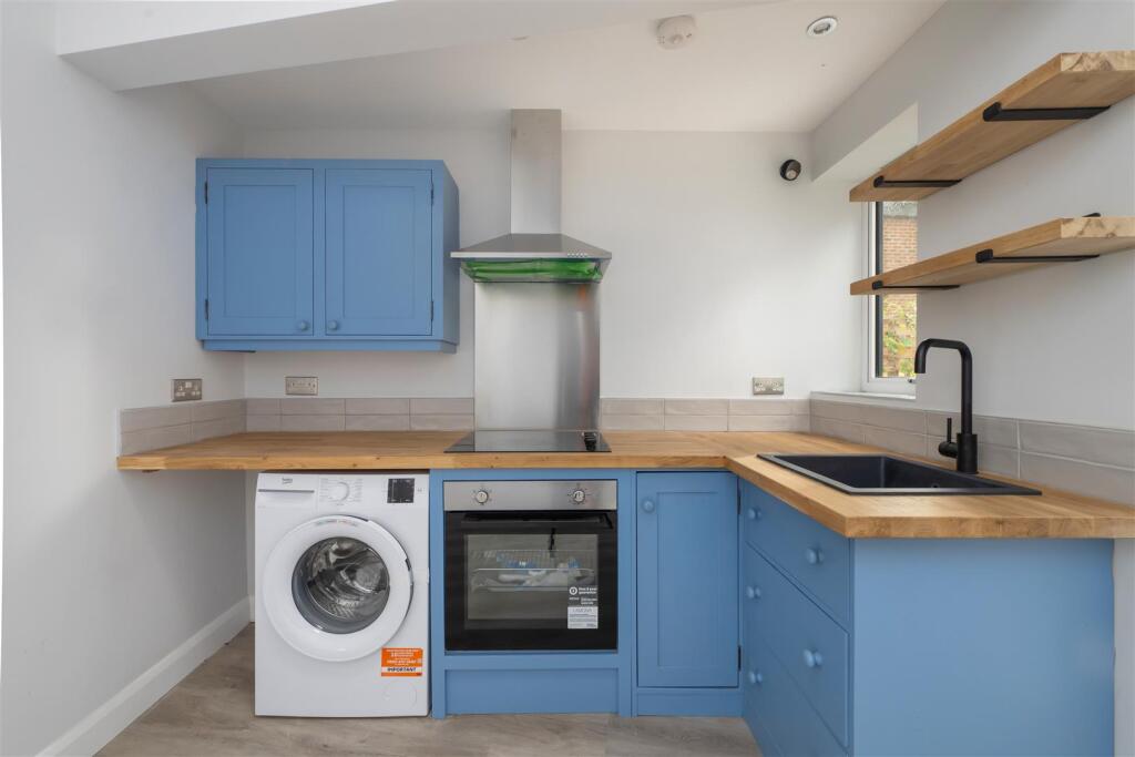House in Whitstable, Lower Island - More
