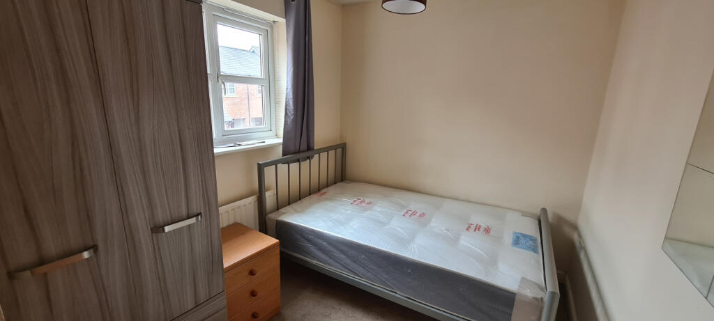 3 bedroom semi-detached house for rent