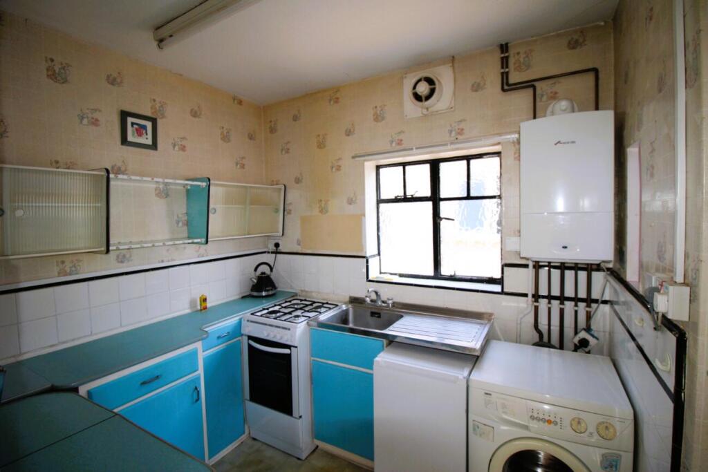 Cranston Park Avenue, Upminster, Essex photo 4