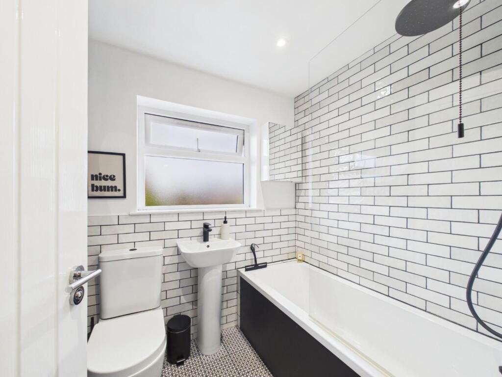 House in Bristol, Barrs Court, Oldland - More