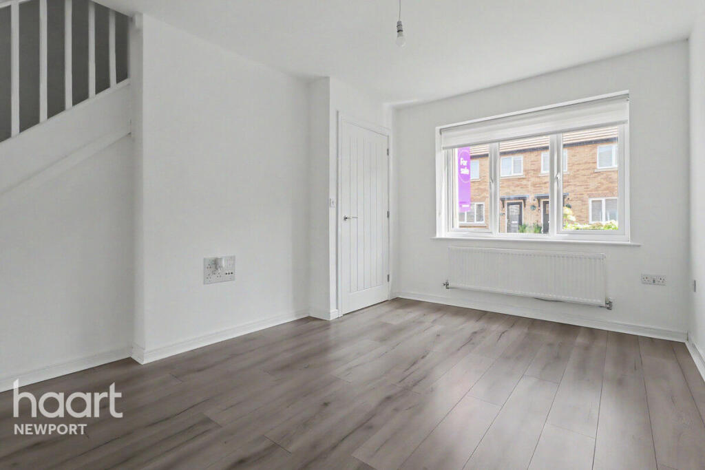 House in Newport - View 5