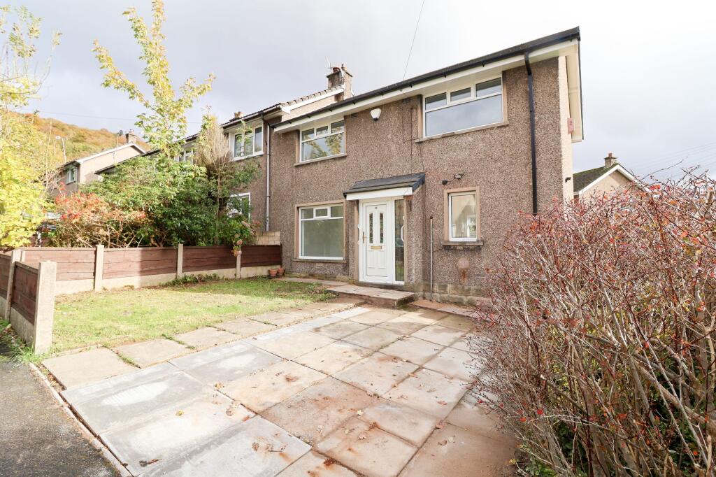 3-bed terraced on Queens Drive, Glossop, SK13, £249,950