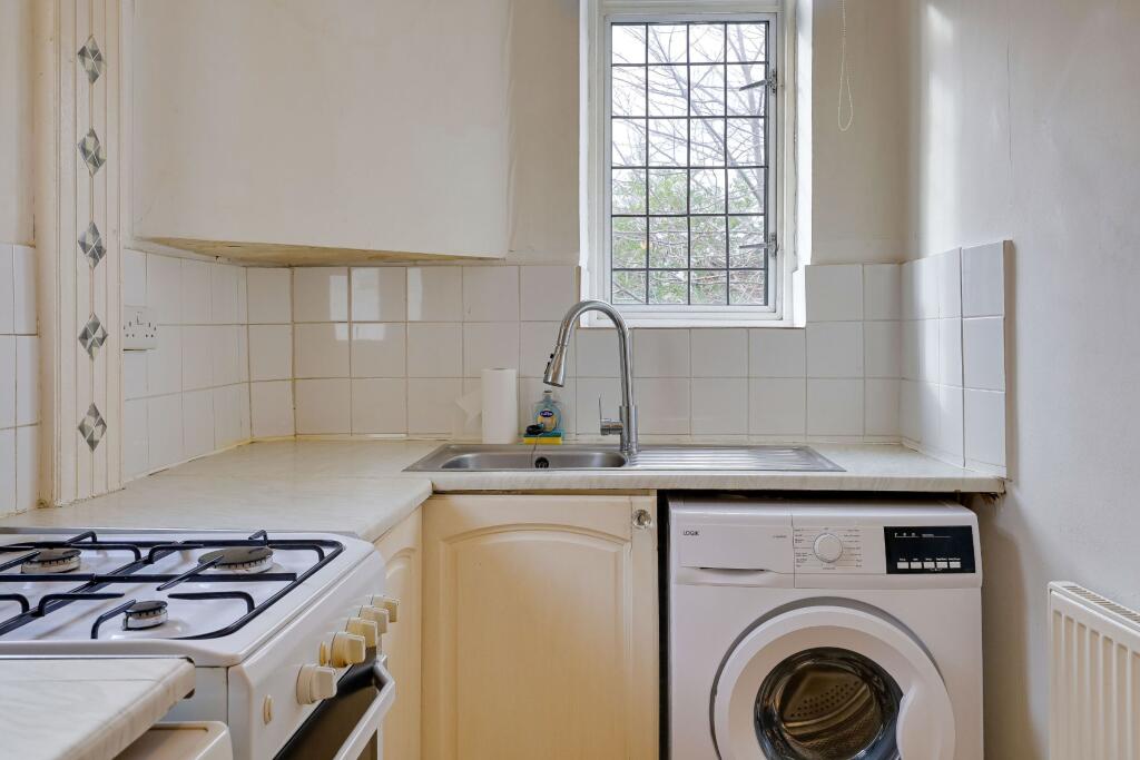 Myddelton Avenue, Enfield photo 2