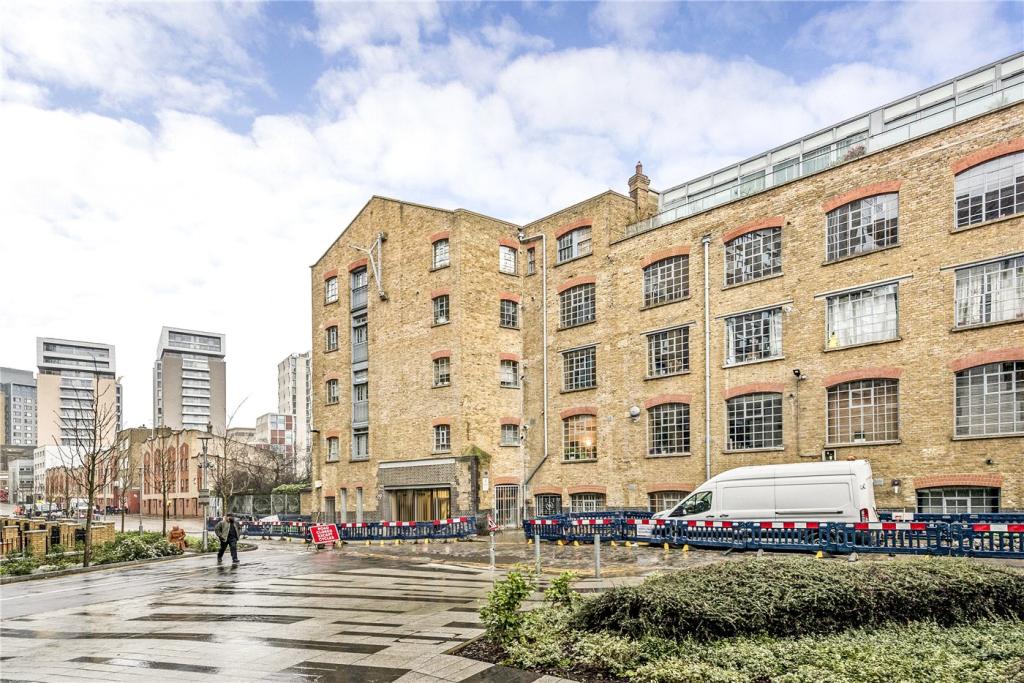 Gowers Walk, London, E1 photo 4