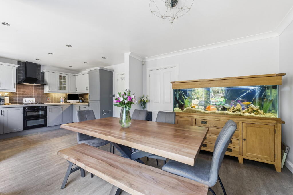 House in Nottingham, Gedling - More