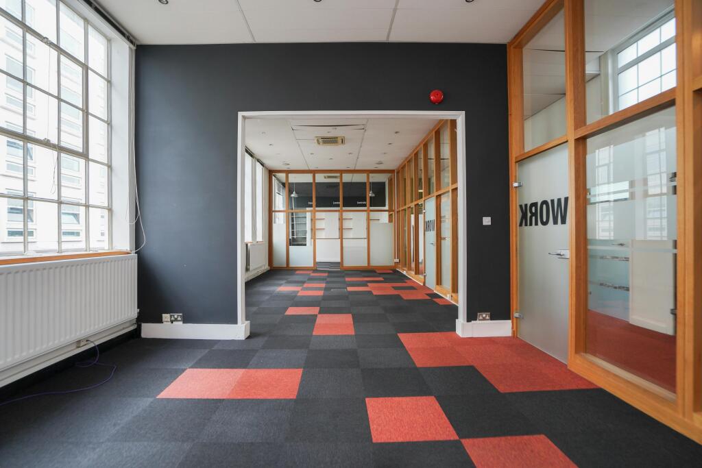 Tavistock St & Claren St - Upstairs office space-10.jpg