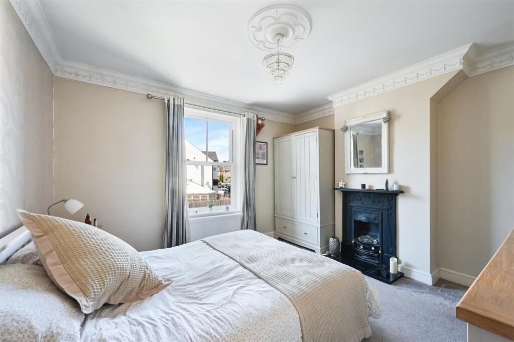 House in Reigate and Banstead, Surrey - View 4