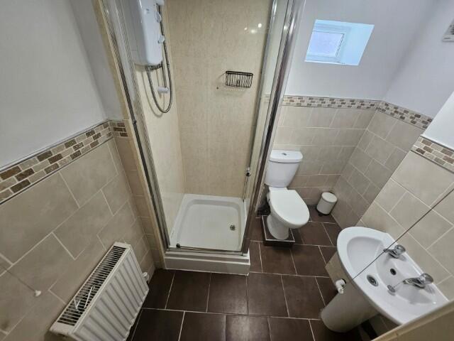 8 bedroom terraced house for rent