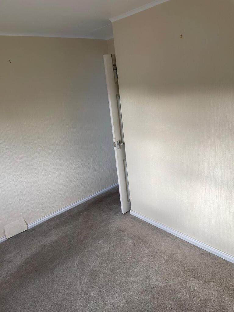Scunthorpe, Lincolnshire, DN16 photo 3