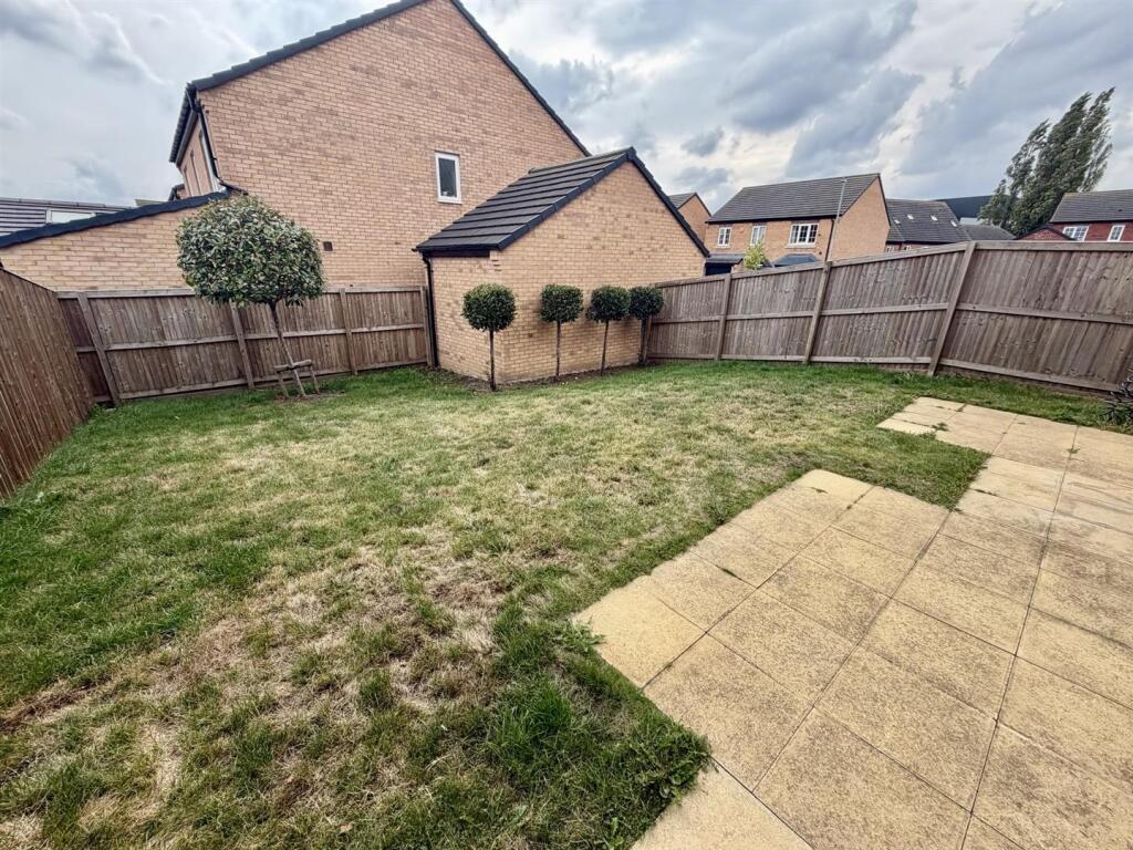 House in Kirklees, Mirfield - View 4