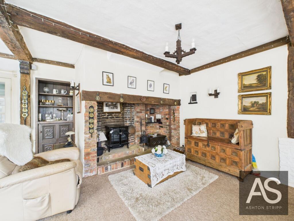 Tudor house, 5 High Street, TN33 0AE photo 2