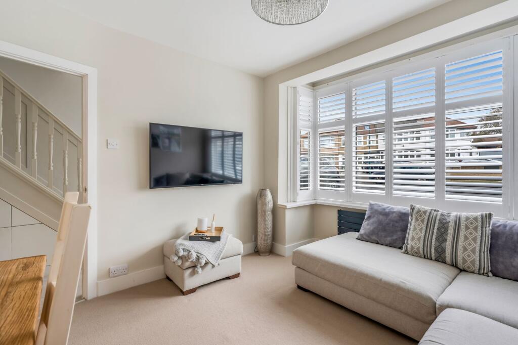 House in Sutton - View 5