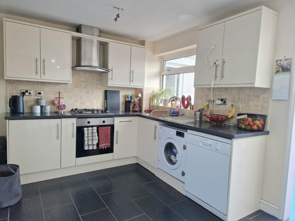 Chieveley Close, Rugeley, WS15 2TF photo 4