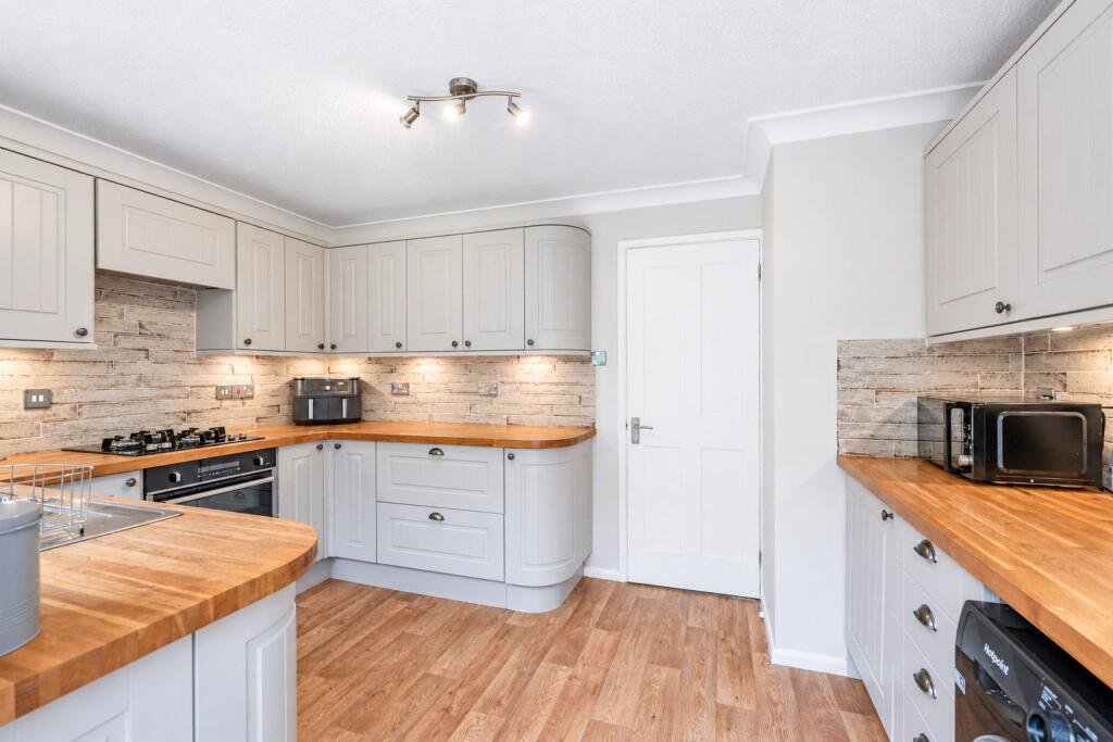 Simons Close, Crowborough, TN6 2XU photo 4