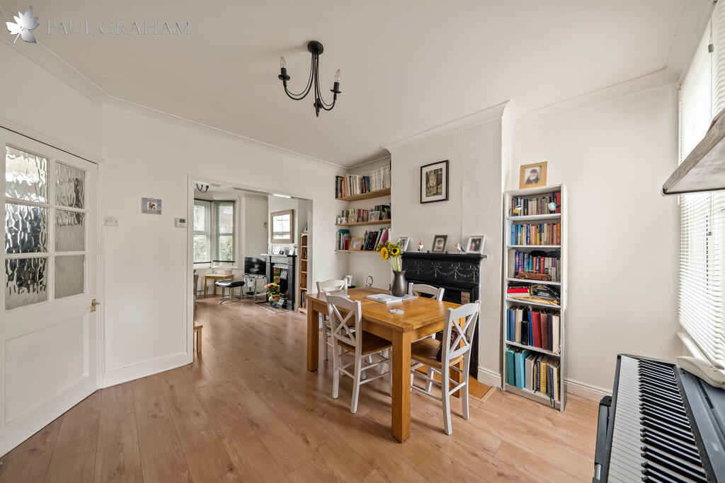 House in Sutton - View 3
