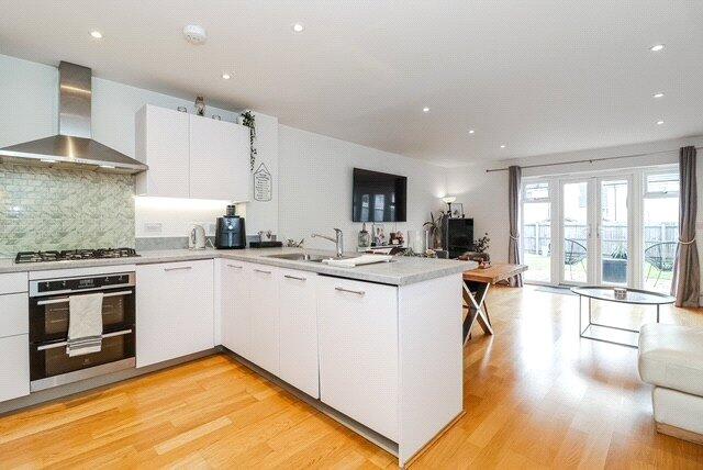 House in Leighton Buzzard, Rutherford Fields, Leighton-Linslade - More