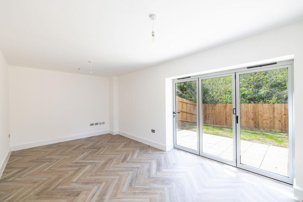 Fairoak Close, Kenley, CR8 photo 2